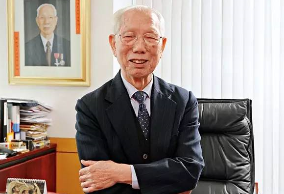 田家炳图片3.png 田家炳图片3.png