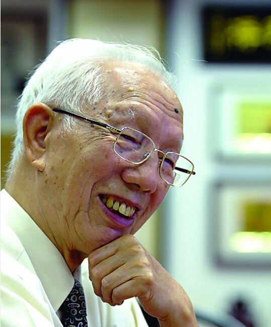 田家炳图片2.jpg 田家炳图片2.jpg