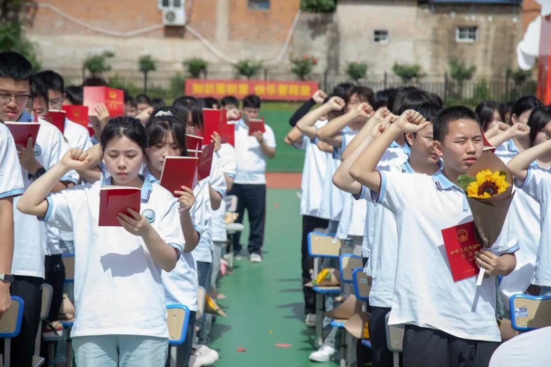 宪法宣誓1.jpg